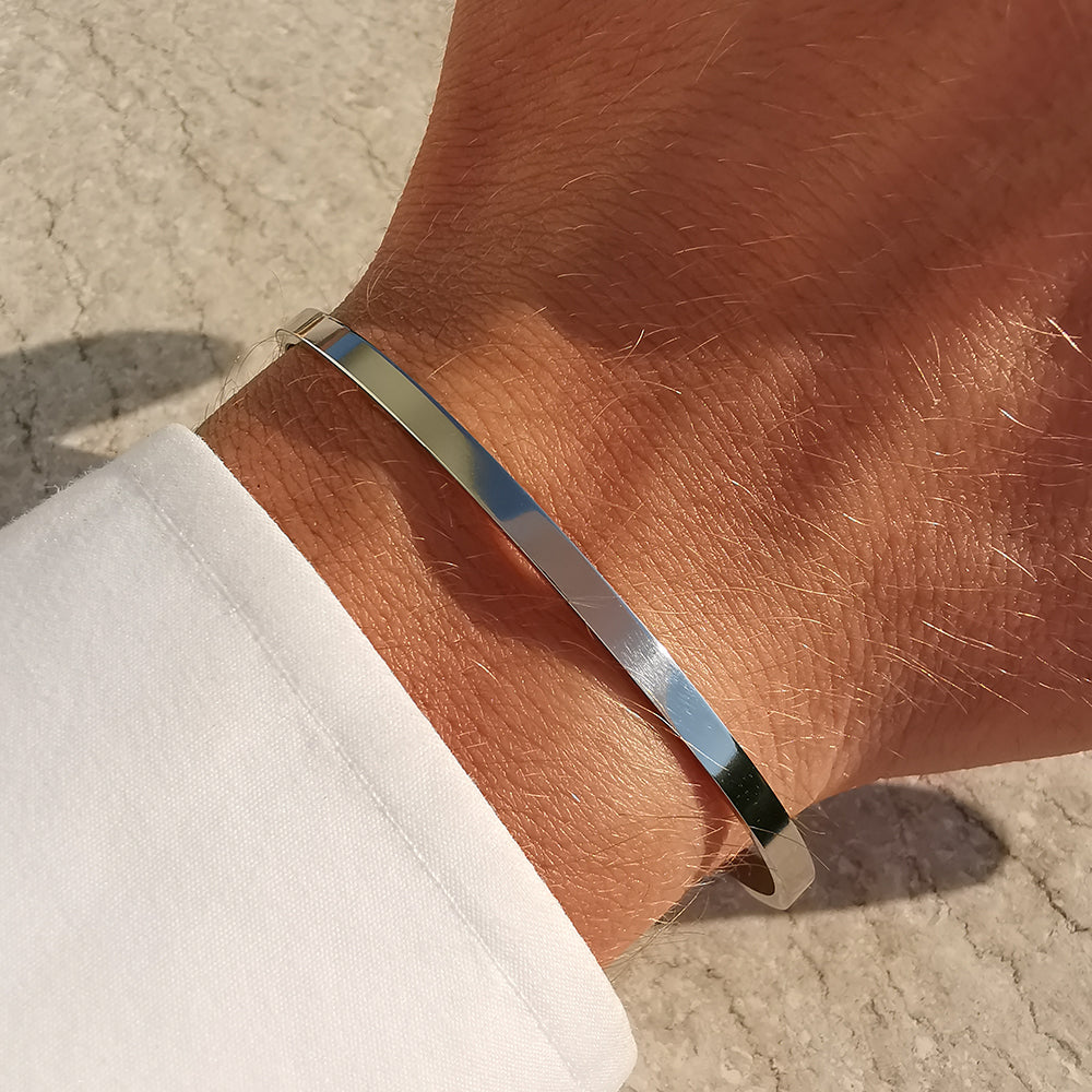 Bracciale da uomo in acciaio rigido colore argento lucido a fascia sottile regolabile