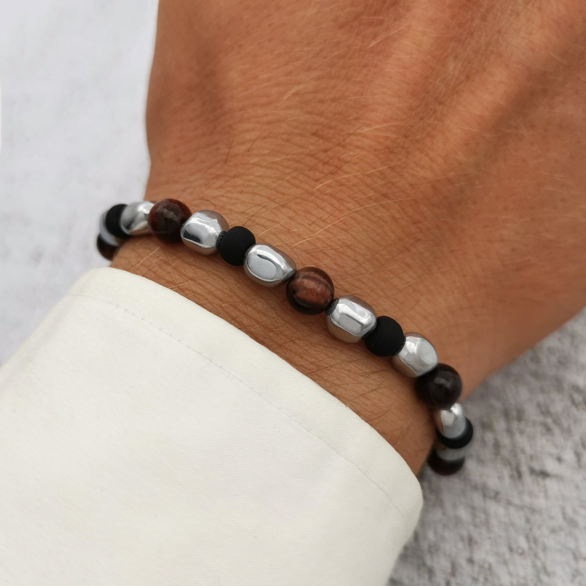 Bracciale da uomo nuggets pepite ematite occhio di tigre rosso perline vetro di Boemia nero opaco braccialetto