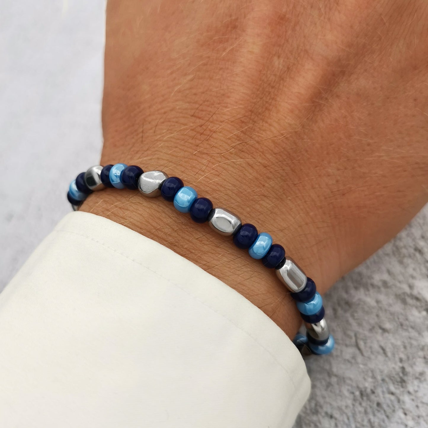Bracciale da uomo nuggets pepite ematite con perline vetro di Boemia azzurro blu lucido braccialetto